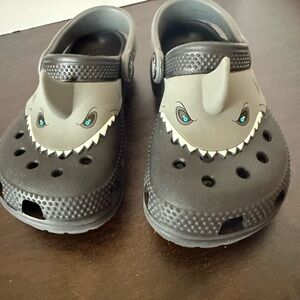 CROCS Kids Shark Clogs in Black and Gray size 8 (toddler)